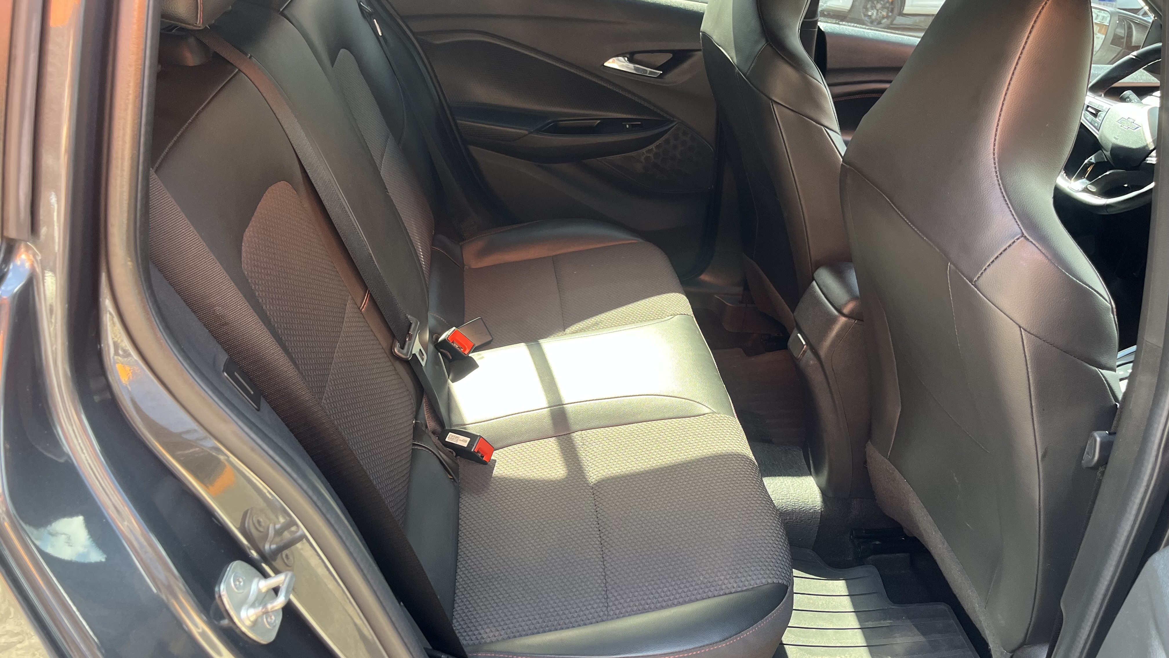 GM - Chevrolet ONIX HATCH RS 1.0 TB 12V Flex 5p Aut. - foto 7