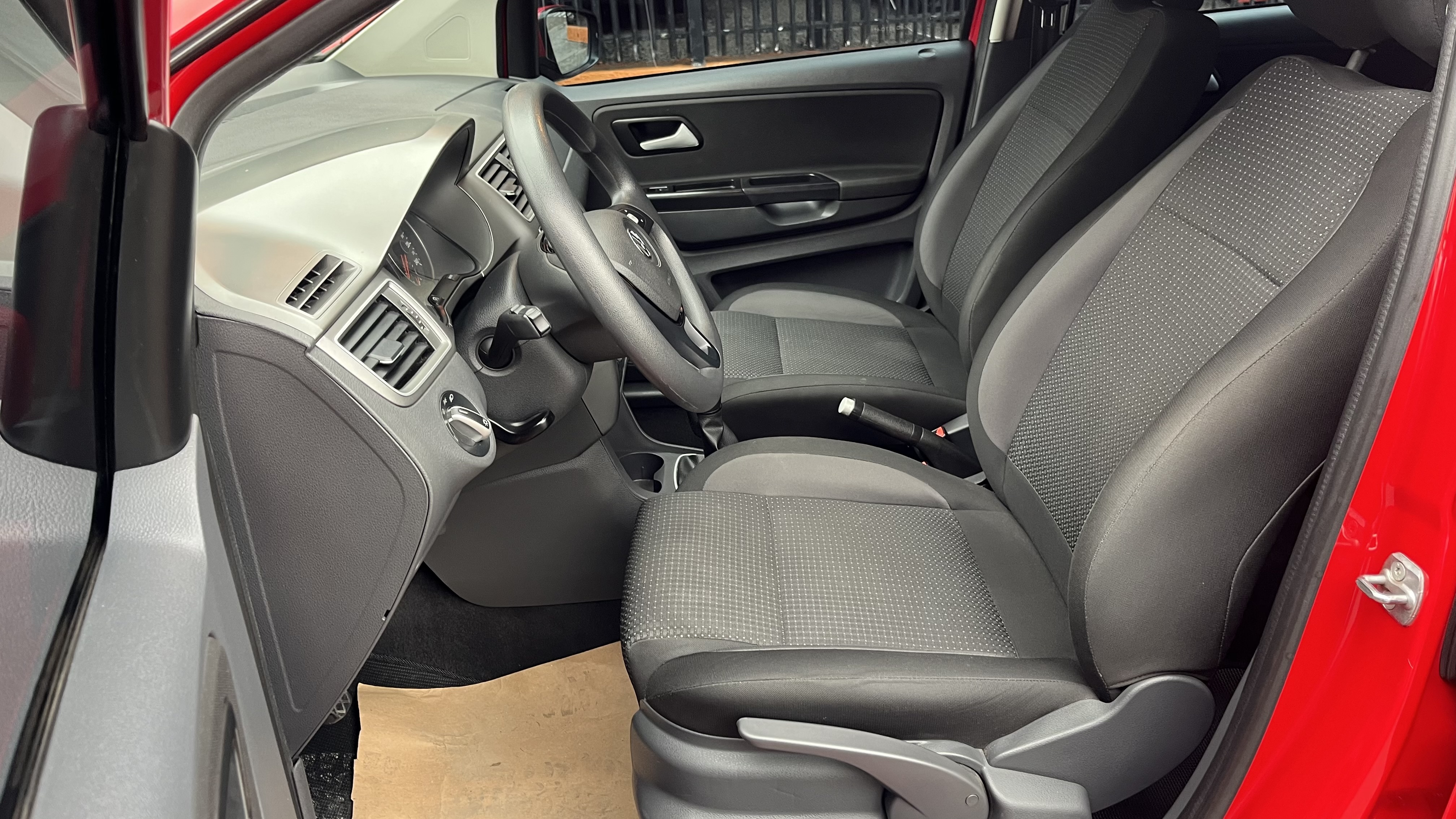 VW-Volkwagen FOX 1.6 8V Connect Flex Manual - foto 6